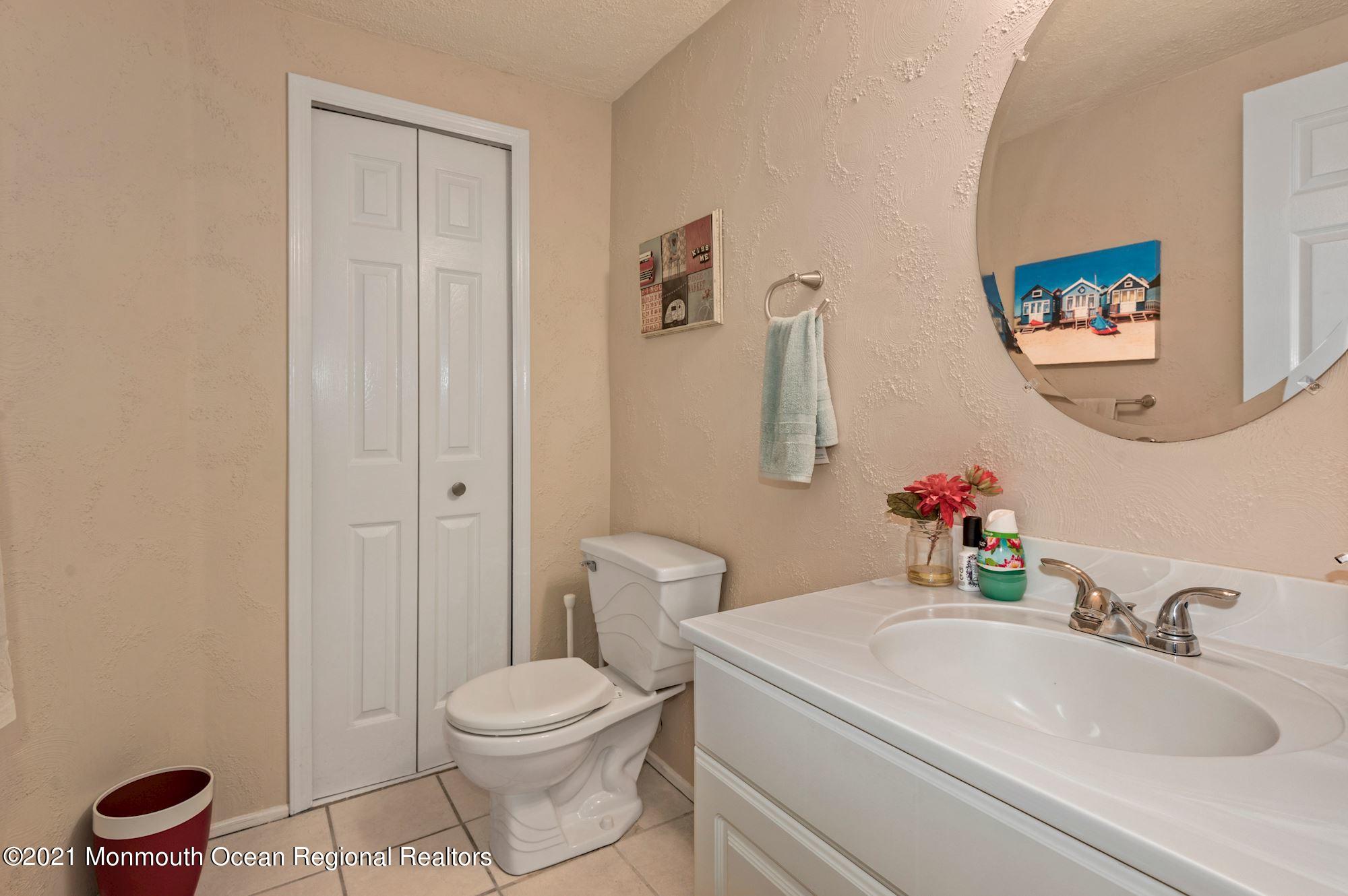 335 Devon Place Morganville, NJ 07751 - Photo 10 of 26 024_335_Devon_Pl_344360_645368