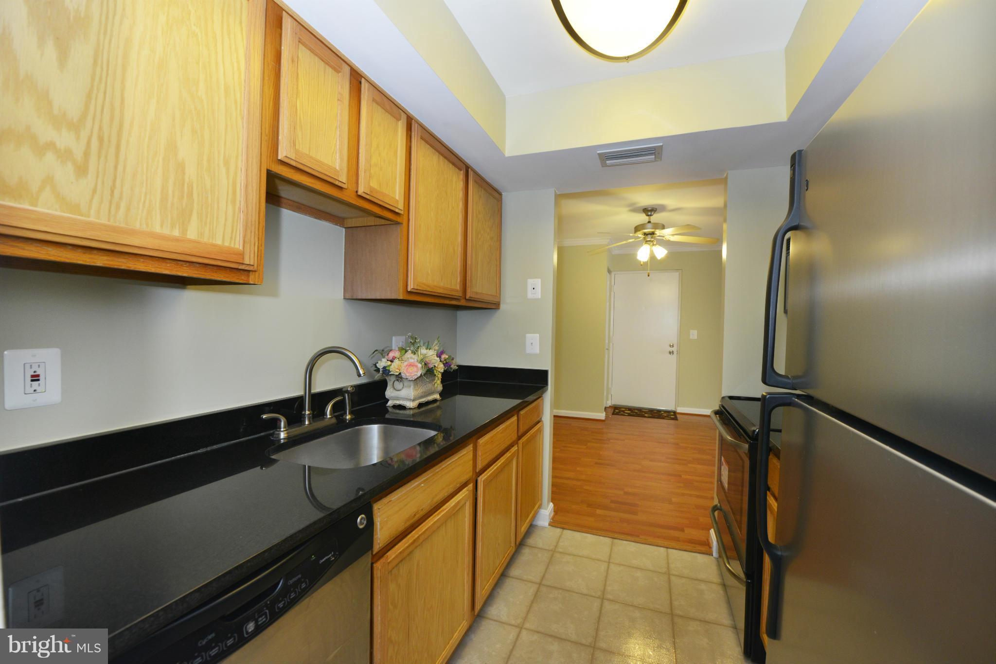 14805 Rydell Road, Unit 101 Centreville, VA 20121 - Photo 8 of 14 Kitchen