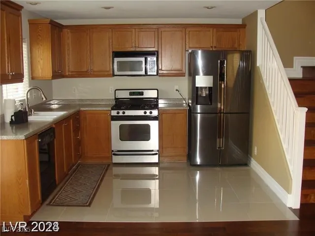 $2,000 | 228 Dogleg Drive, Las Vegas, NV 89148