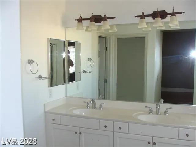 $2,000 | 228 Dogleg Drive, Las Vegas, NV 89148