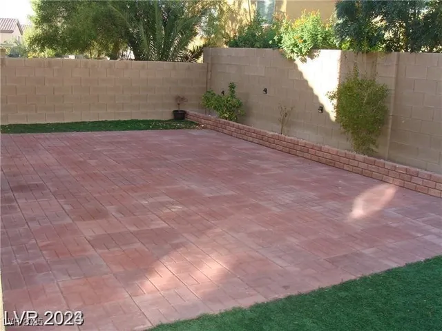 $2,000 | 228 Dogleg Drive, Las Vegas, NV 89148