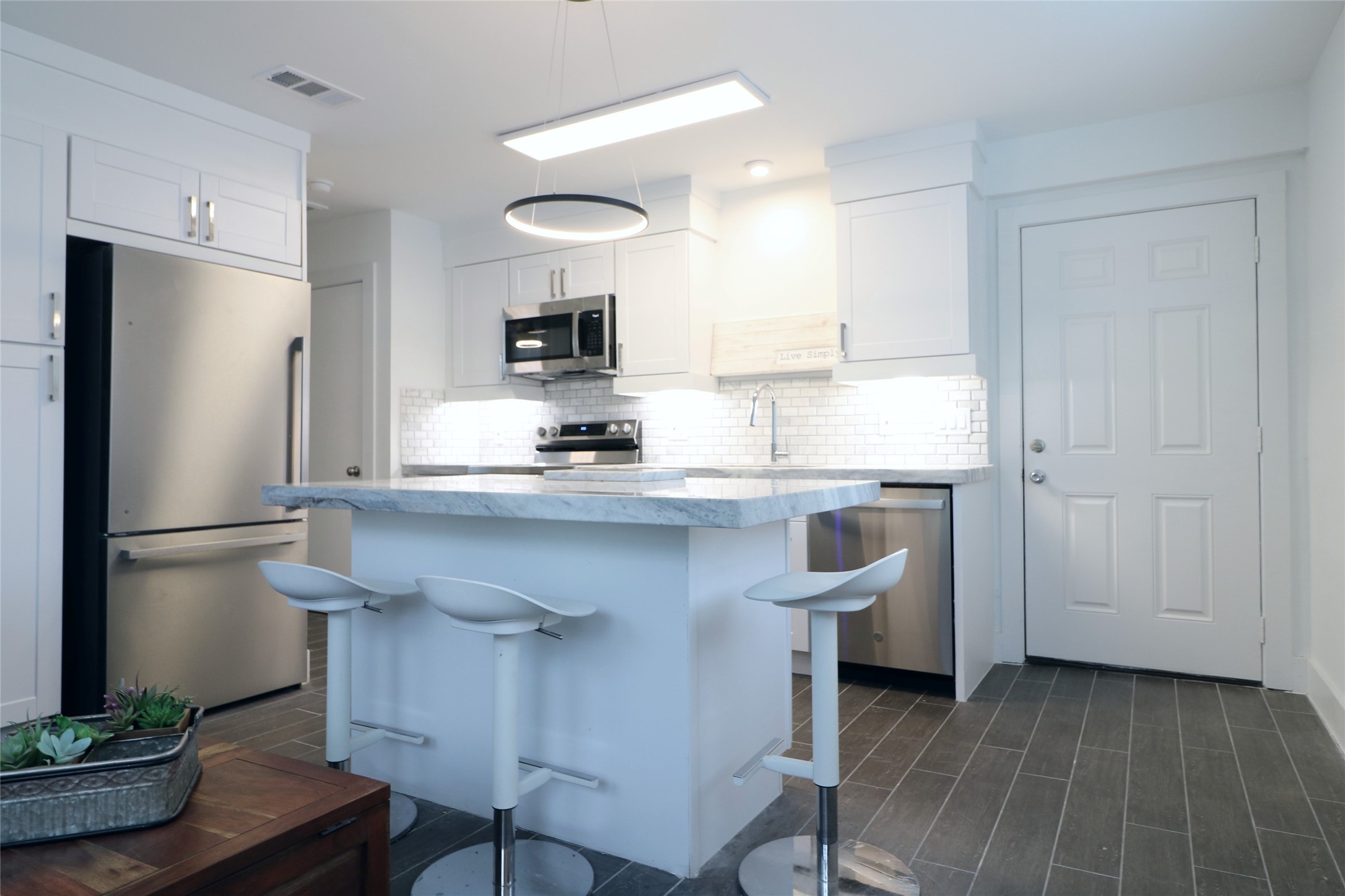 412 Pacific Street, Unit 2E Houston, TX 77006 - Photo 4 of 13 a kitchen with kitchen island a appliances a sink and a refrigerator