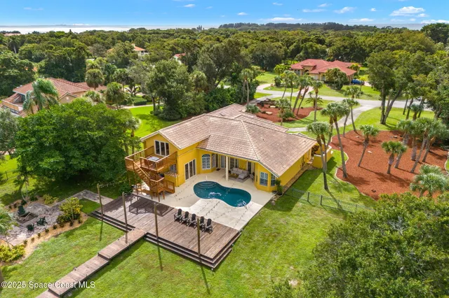 a view of a yard in front of a house