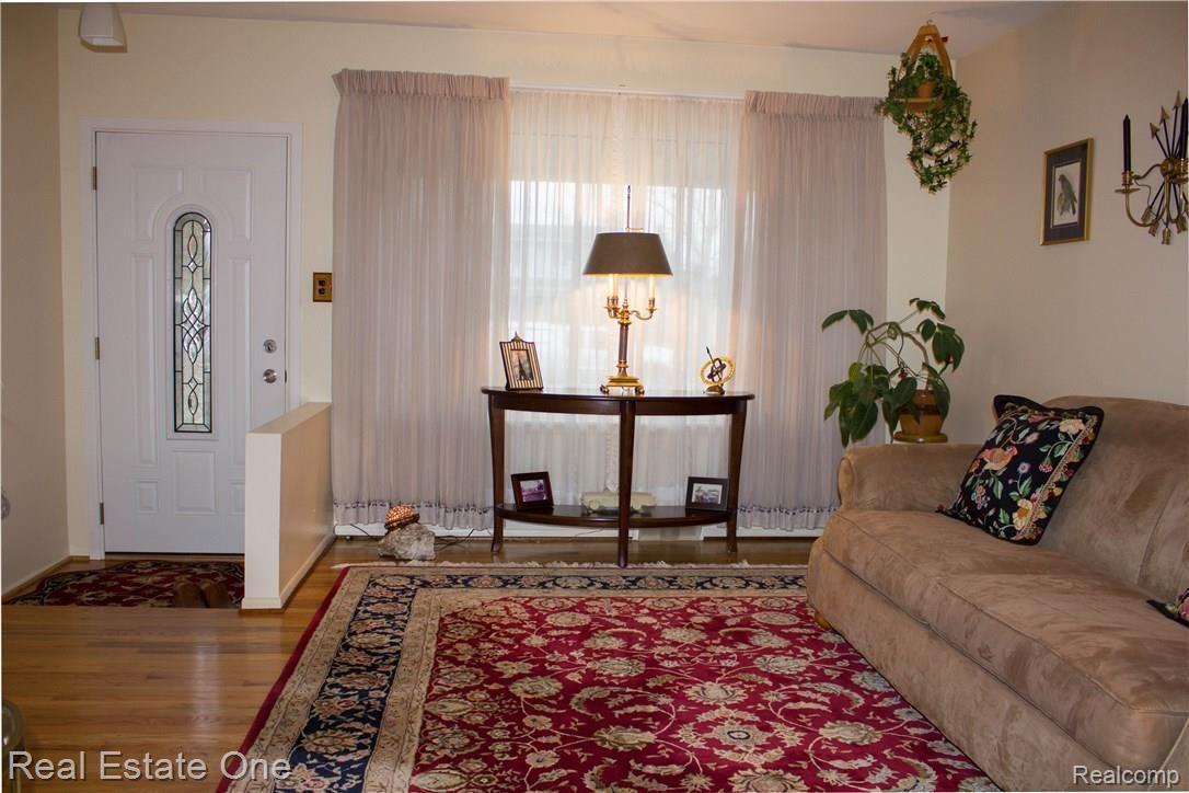 3826 Common Road Warren, MI 48092 - Photo 8 of 12 untitled (1 of 1)-11.jpg