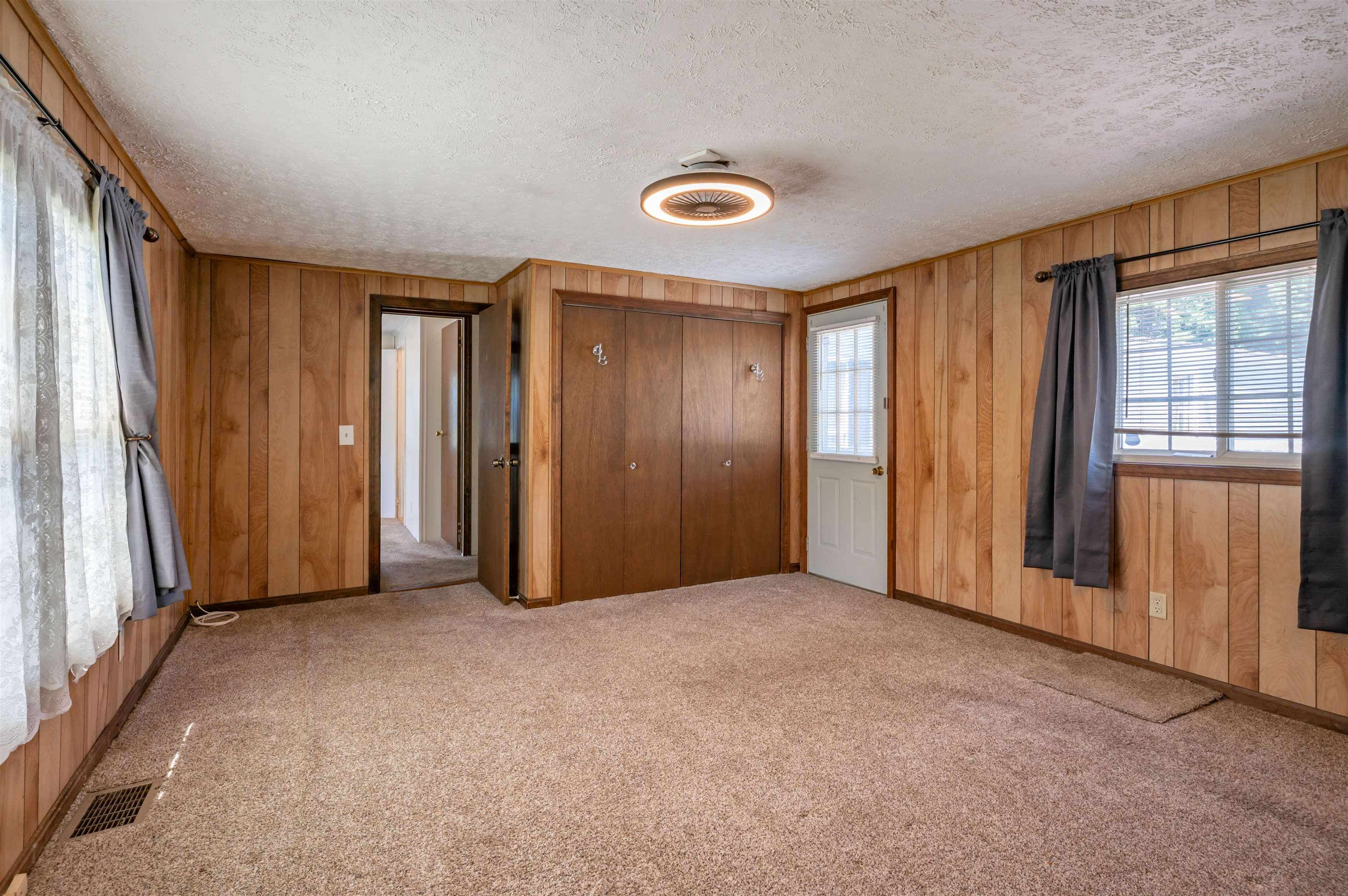 6 Embassy Avenue Hooksett, NH 03106 - Photo 20 of 40
