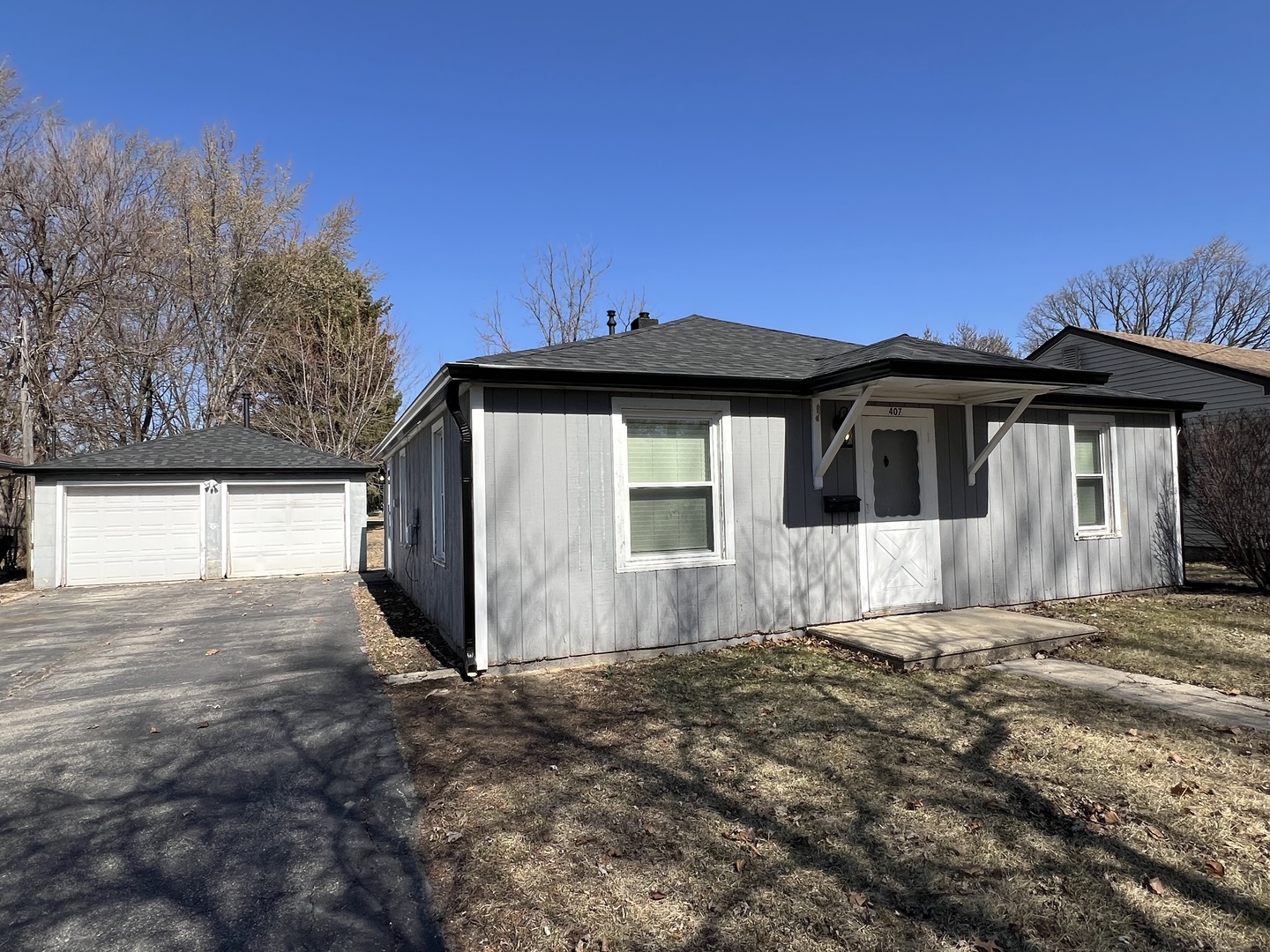 407 Abe Street Plano, IL 60545 - Photo 1 of 14 a front view of a house with a garden