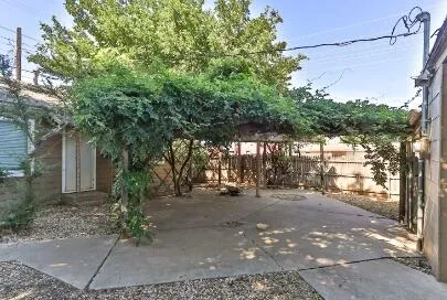 $1,800 | 2517 33rd Street, Lubbock, TX 79410