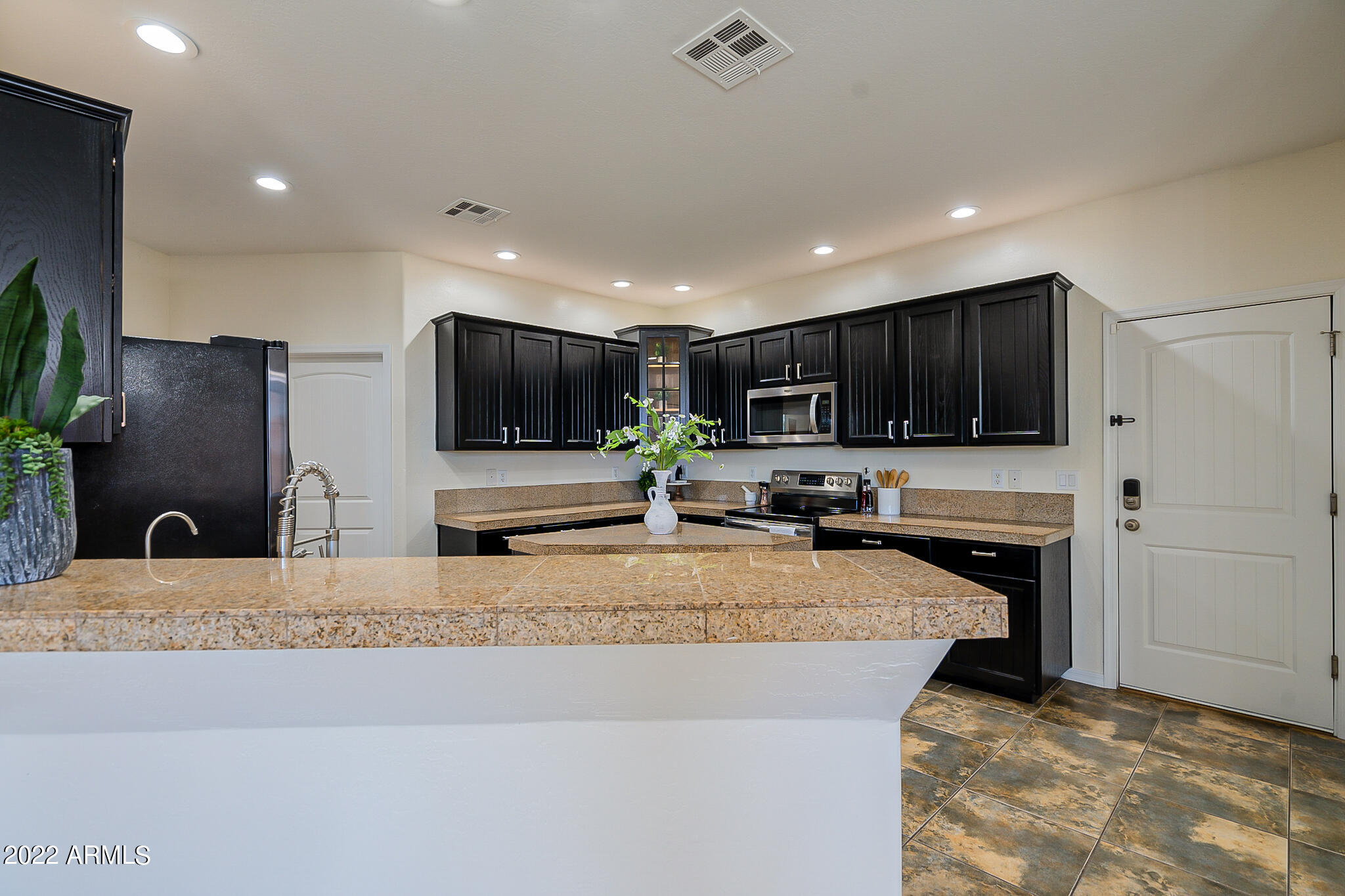 14928 South Tuthill Road Buckeye, AZ 85326 - Photo 4 of 50 Kitchen Bar/Breakfast Bar