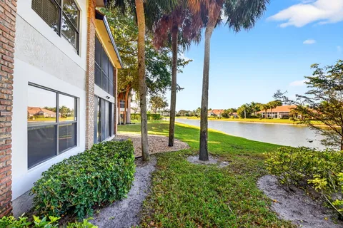 $169,900 | 8065 Aberdeen Drive, Unit 101, Boynton Beach, FL 33472
