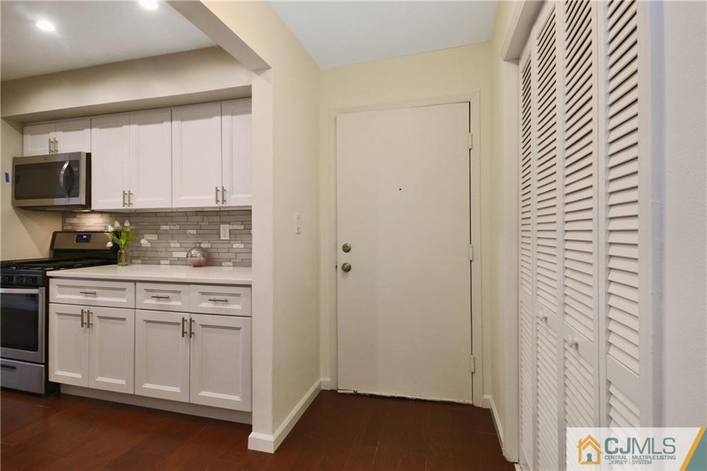 86 Keystone Court, Unit 86 Edison, NJ 08817 - Photo 5 of 24 Gallery Image 5