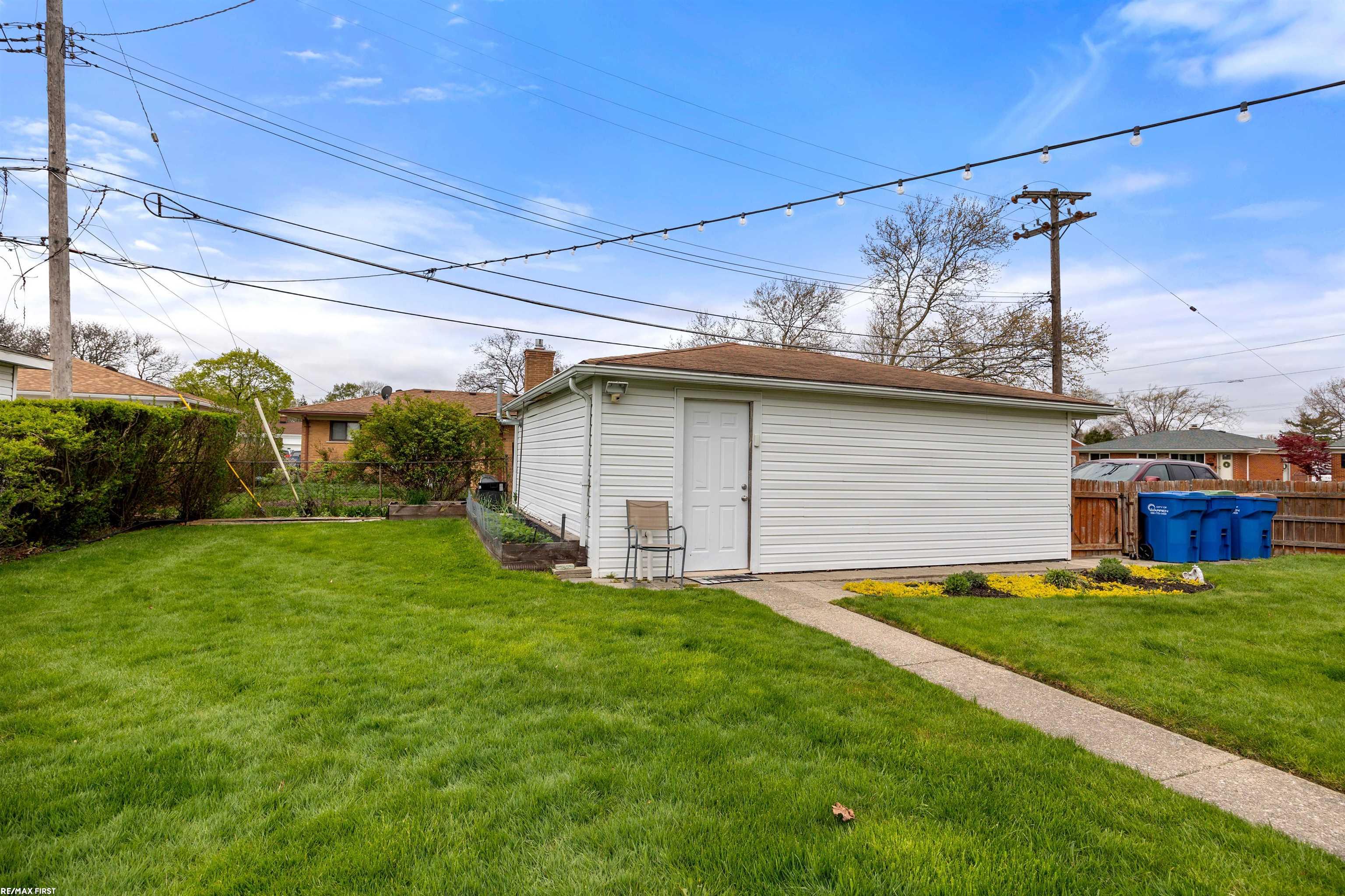 27945 Jean Road Warren, MI 48093 - Photo 35 of 36