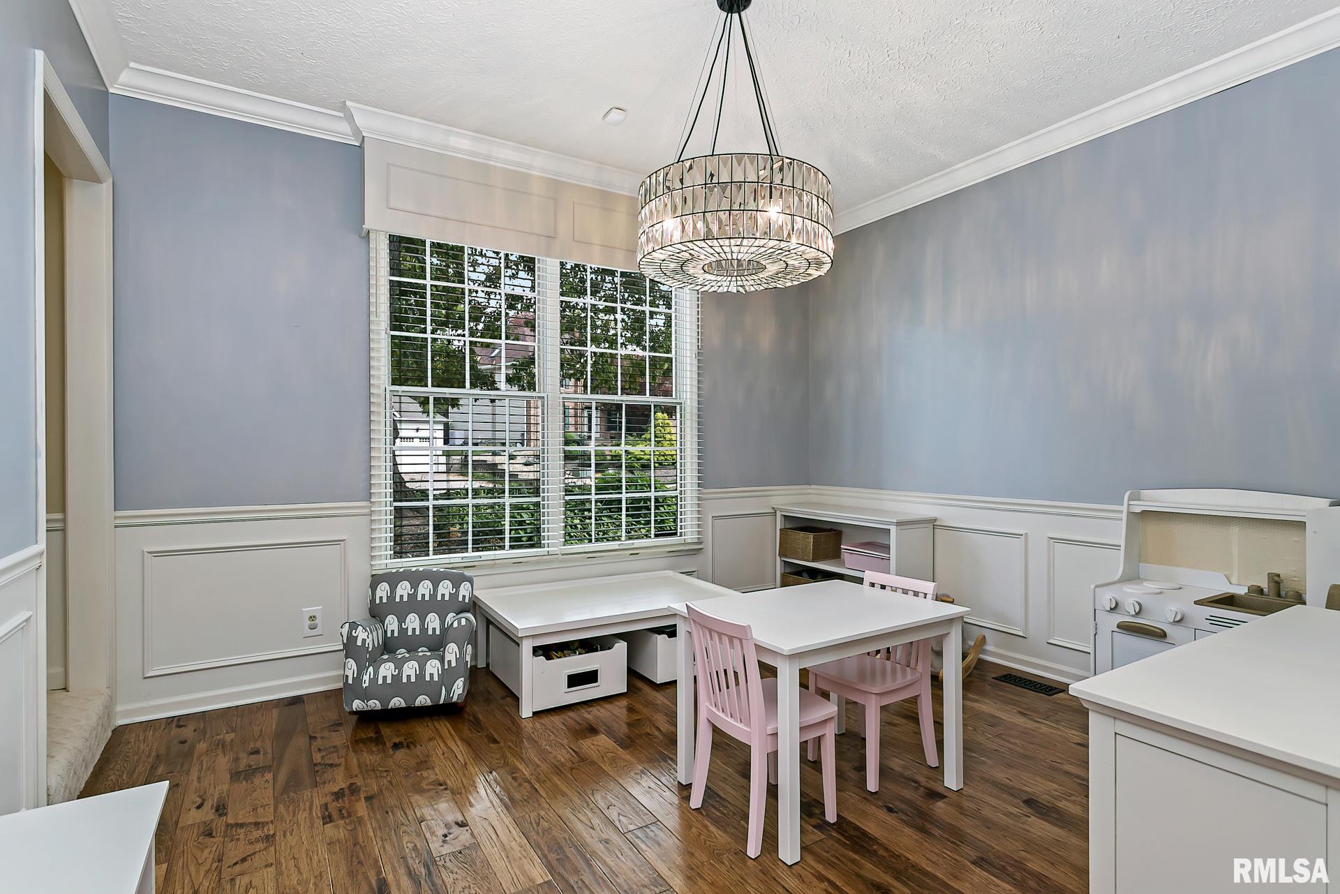 2527 Lincoln Road Bettendorf, IA 52722 - Photo 11 of 49 Gallery Image 11