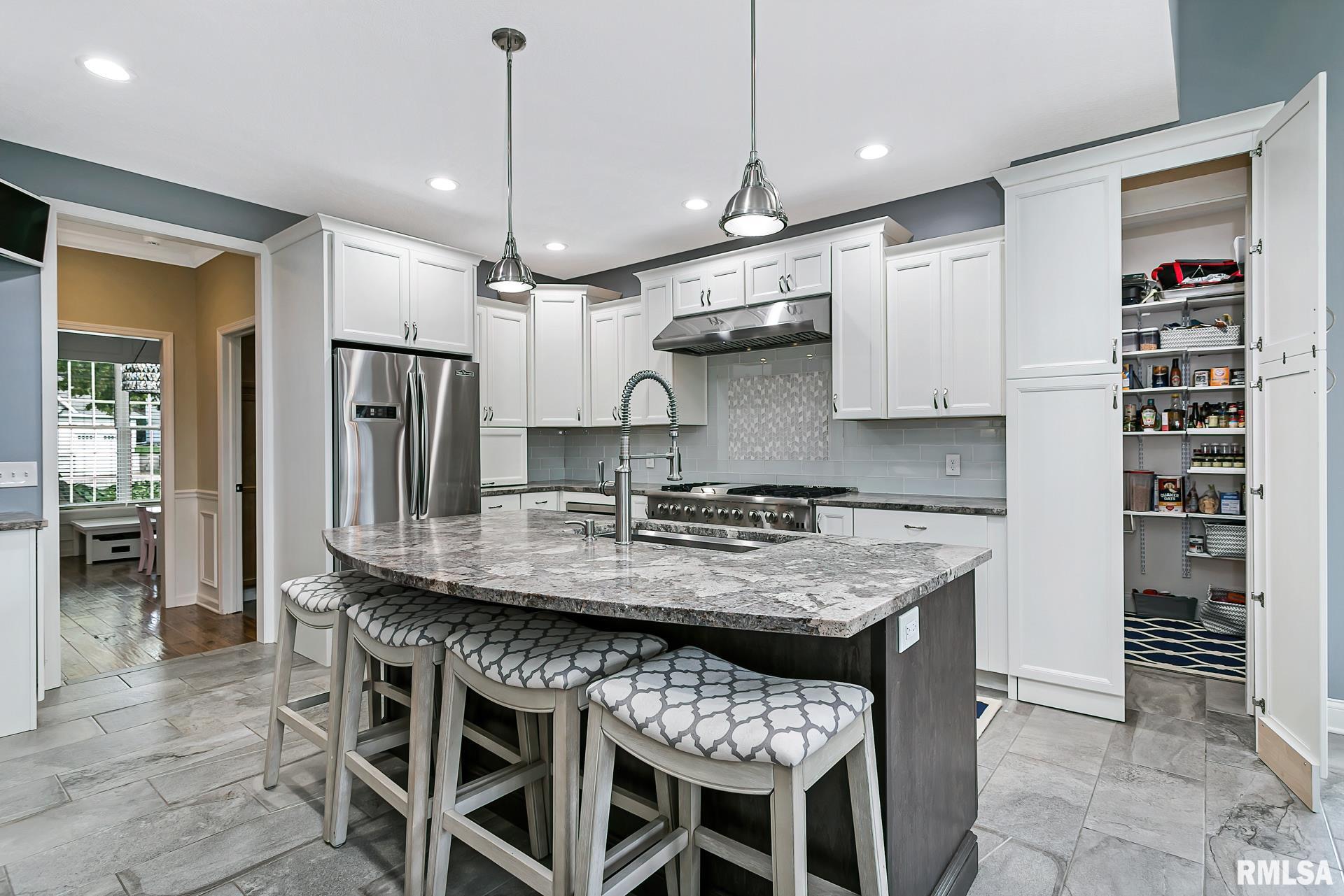 2527 Lincoln Road Bettendorf, IA 52722 - Photo 20 of 49 Gallery Image 20