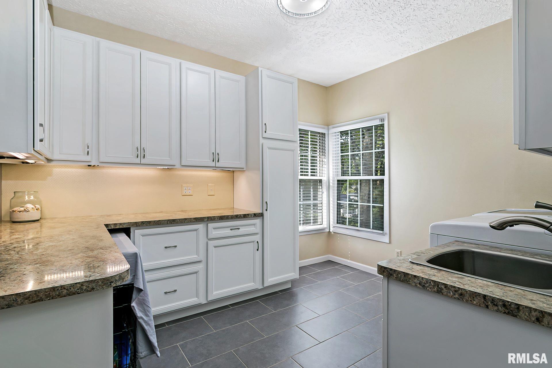 2527 Lincoln Road Bettendorf, IA 52722 - Photo 27 of 49 Gallery Image 27
