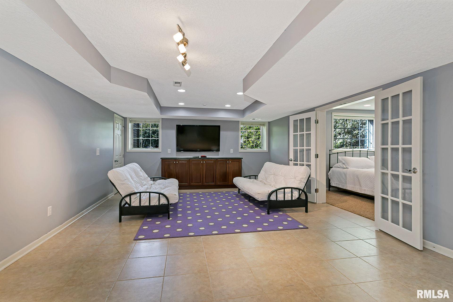 2527 Lincoln Road Bettendorf, IA 52722 - Photo 41 of 49 Gallery Image 41