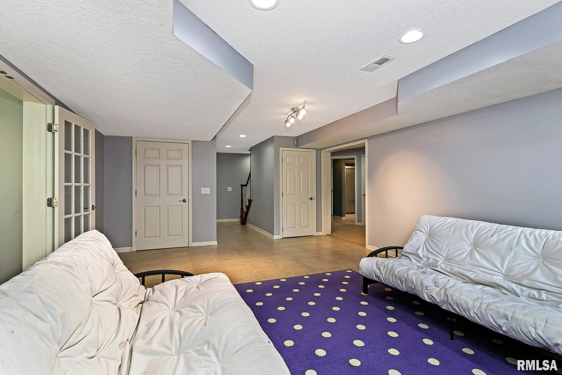 2527 Lincoln Road Bettendorf, IA 52722 - Photo 42 of 49 Gallery Image 42