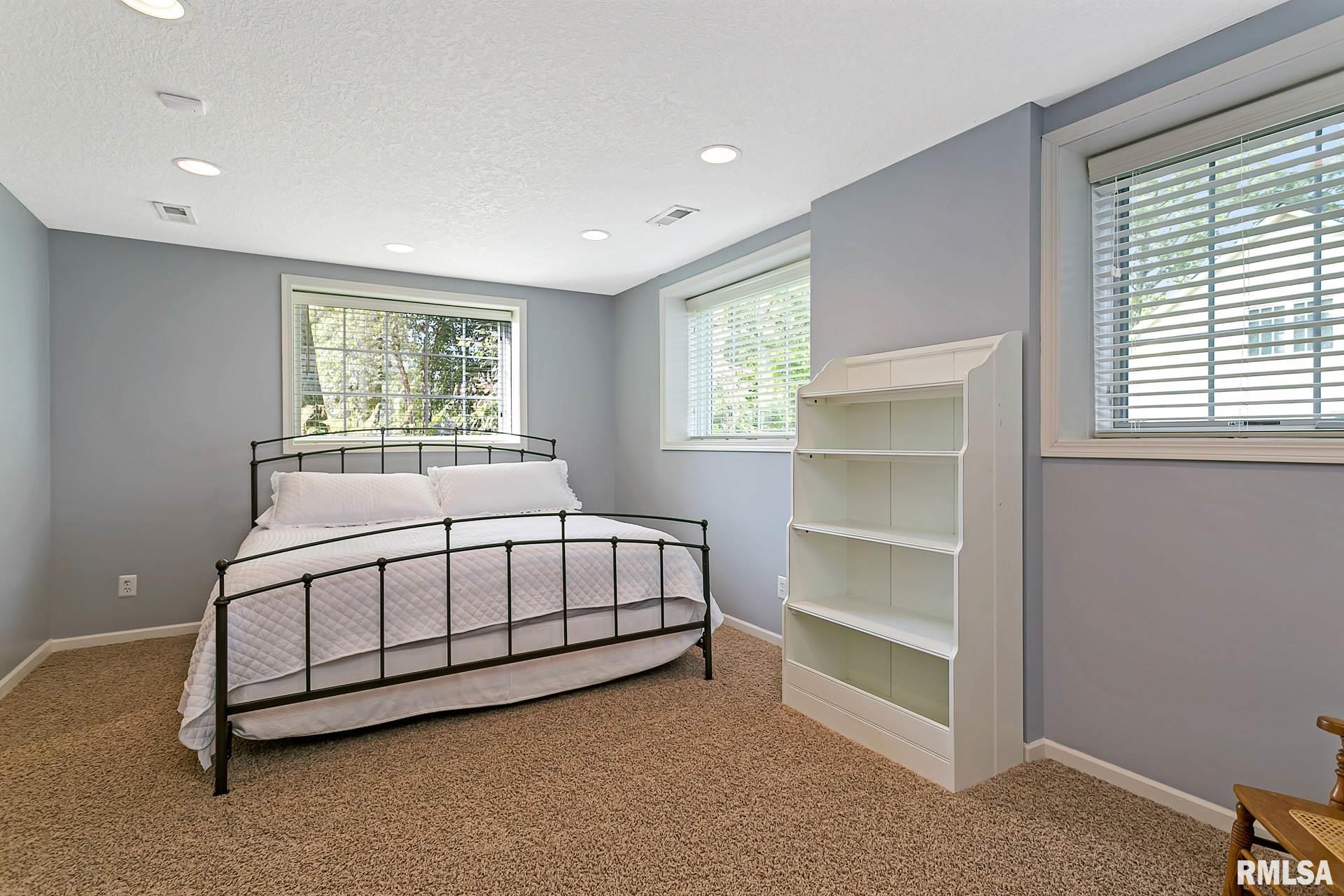 2527 Lincoln Road Bettendorf, IA 52722 - Photo 43 of 49 Gallery Image 43