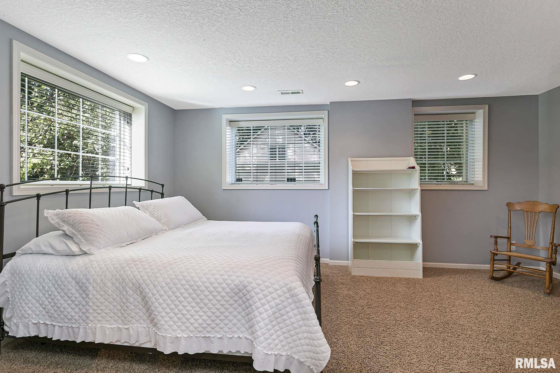 2527 Lincoln Road Bettendorf, IA 52722 - Photo 45 of 49 Gallery Image 45