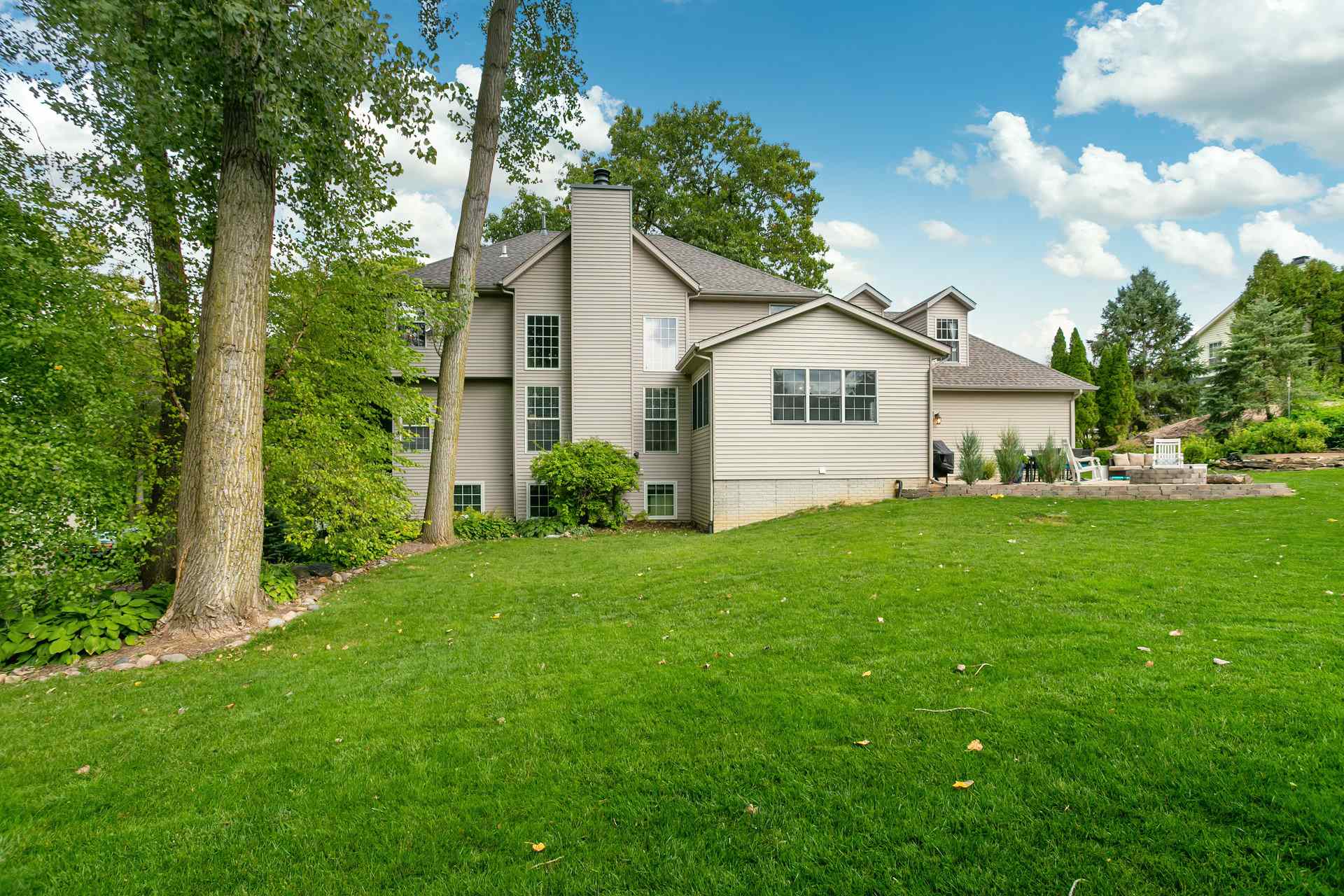 2527 Lincoln Road Bettendorf, IA 52722 - Photo 6 of 49 Gallery Image 6