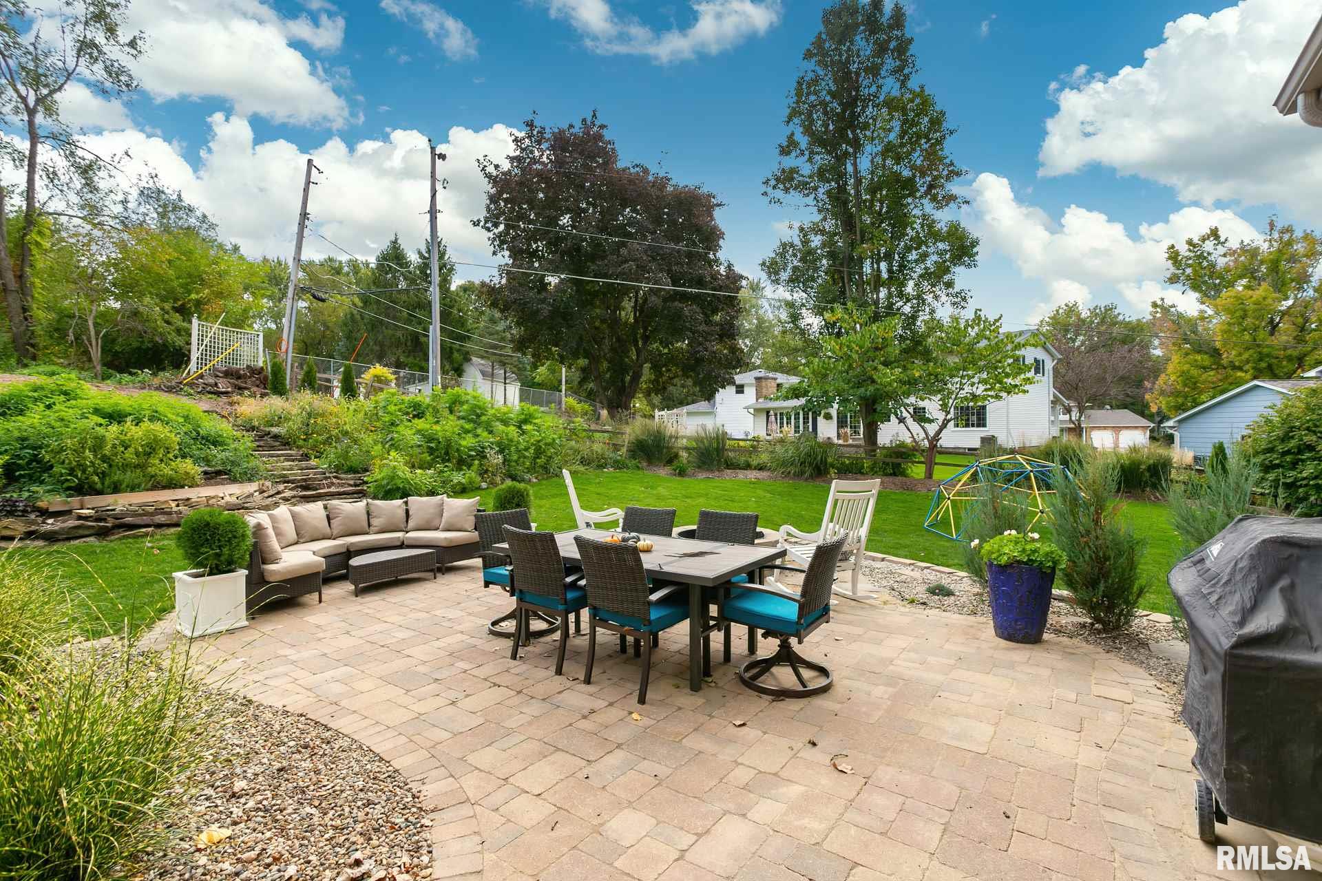 2527 Lincoln Road Bettendorf, IA 52722 - Photo 8 of 49 Gallery Image 8