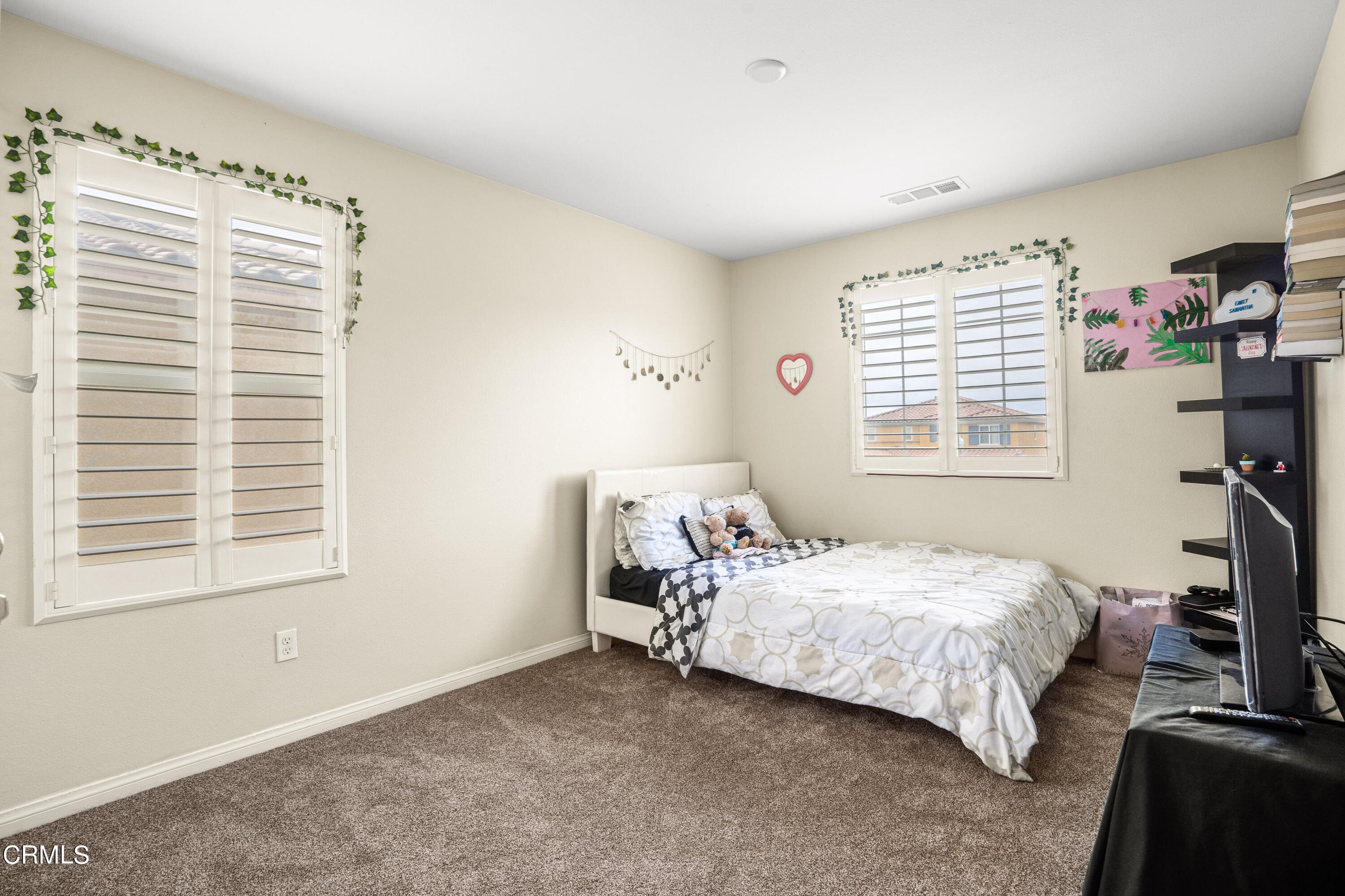 652 Xanadu Way Oxnard, CA 93036 - Photo 45 of 68 a bedroom with a bed and a window