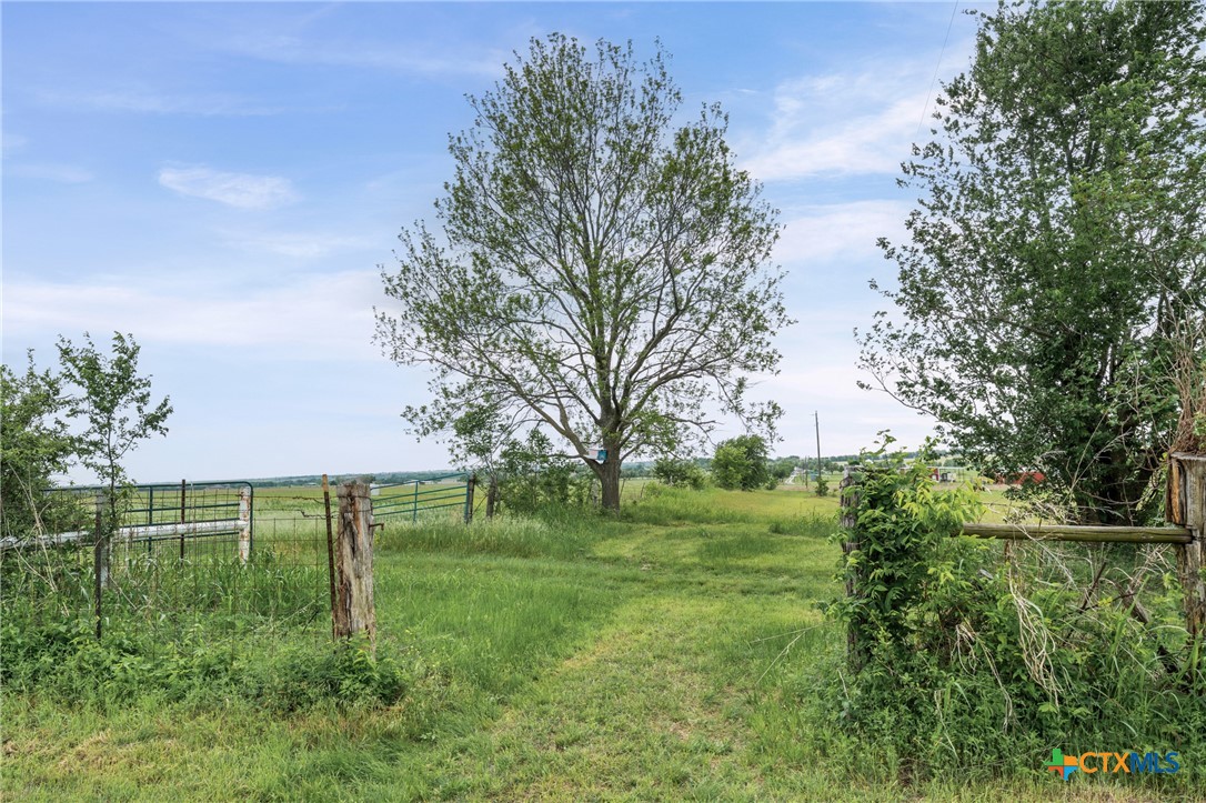 6990 Stringtown Spur Rogers, TX 76569 - Photo 31 of 33