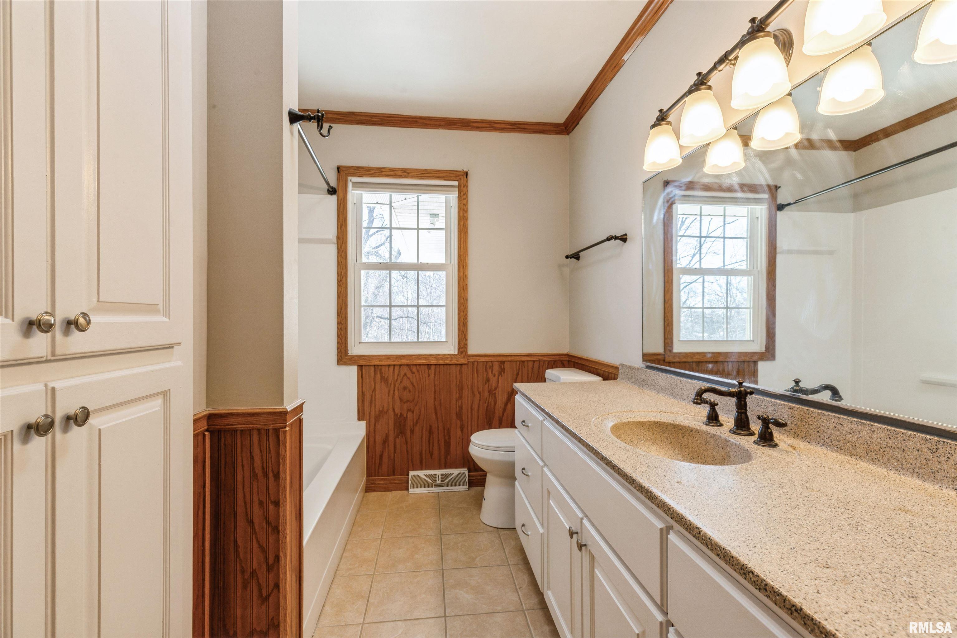 300 Lawrence Street Clinton, IA 52732 - Photo 12 of 15 Gallery Image 12