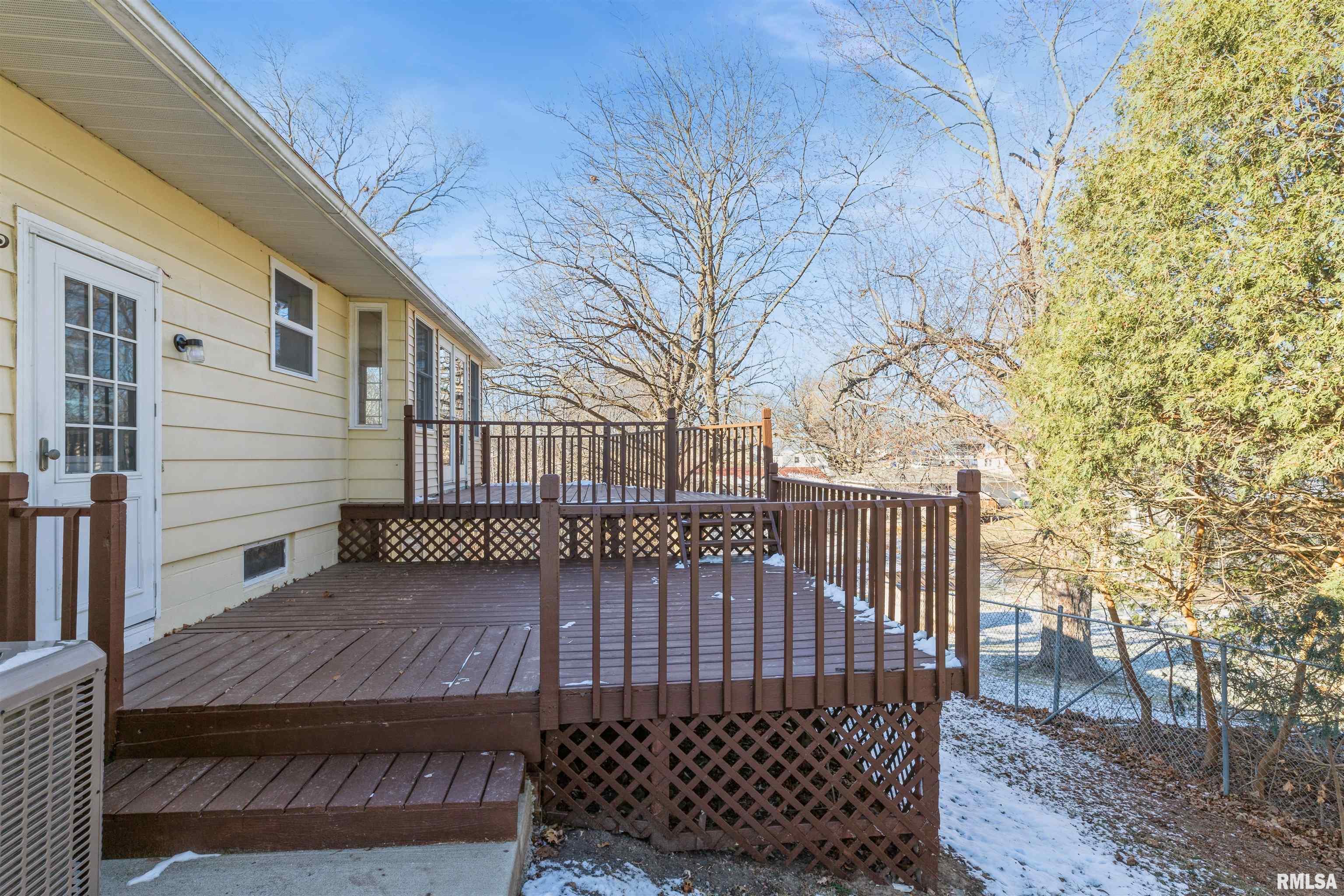 300 Lawrence Street Clinton, IA 52732 - Photo 2 of 15 Gallery Image 2