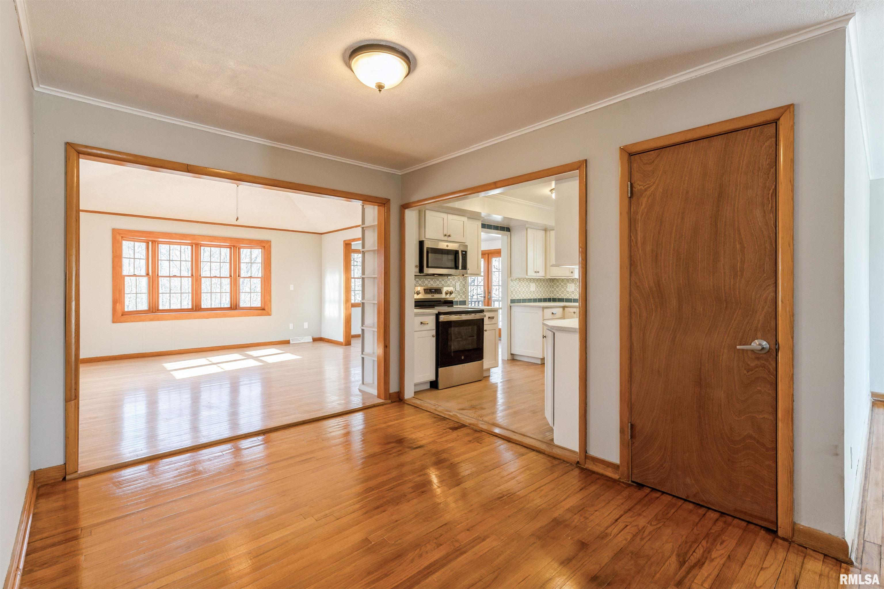300 Lawrence Street Clinton, IA 52732 - Photo 5 of 15 Gallery Image 5