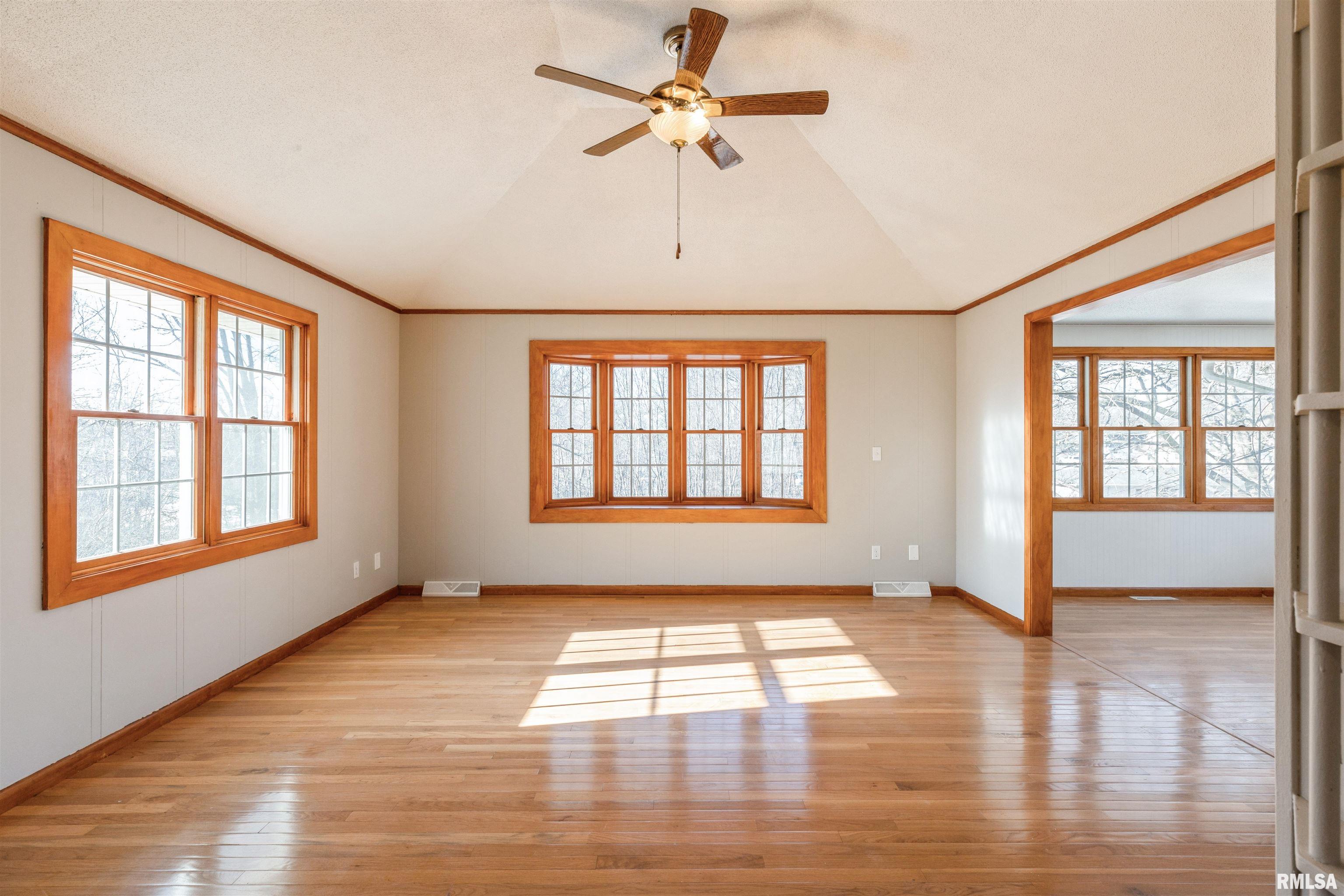 300 Lawrence Street Clinton, IA 52732 - Photo 6 of 15 Gallery Image 6