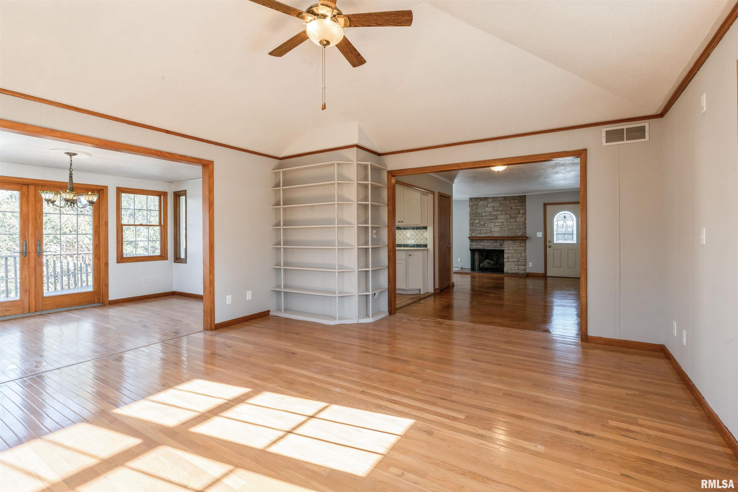 300 Lawrence Street Clinton, IA 52732 - Photo 8 of 15 Gallery Image 8