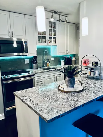 $3,200 | 1339 North Dearborn Street, Unit 4H, Chicago, IL 60610