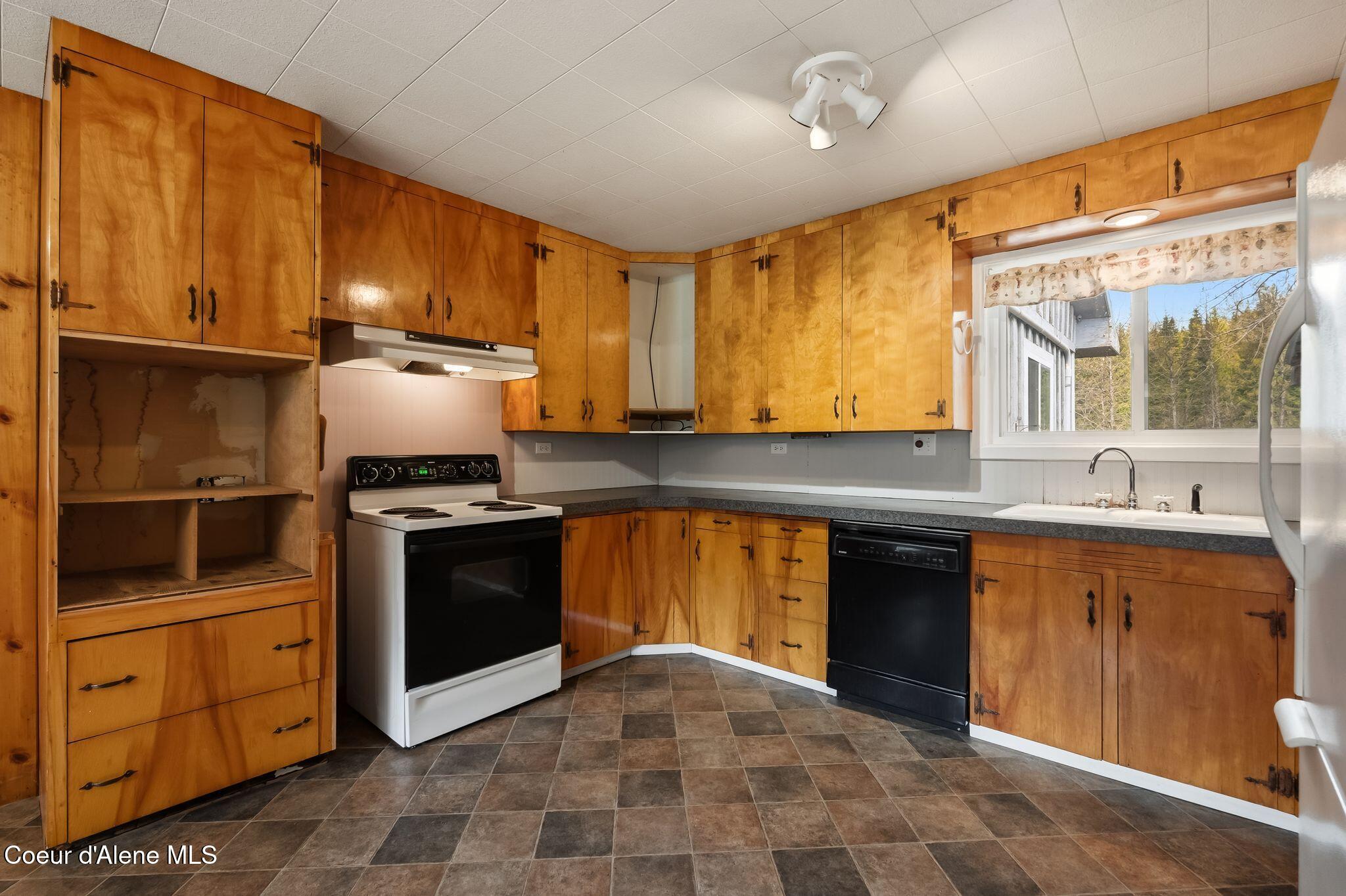 1206 Meadowood Road Sandpoint, ID 83864 - Photo 10 of 57 12_DSC06031