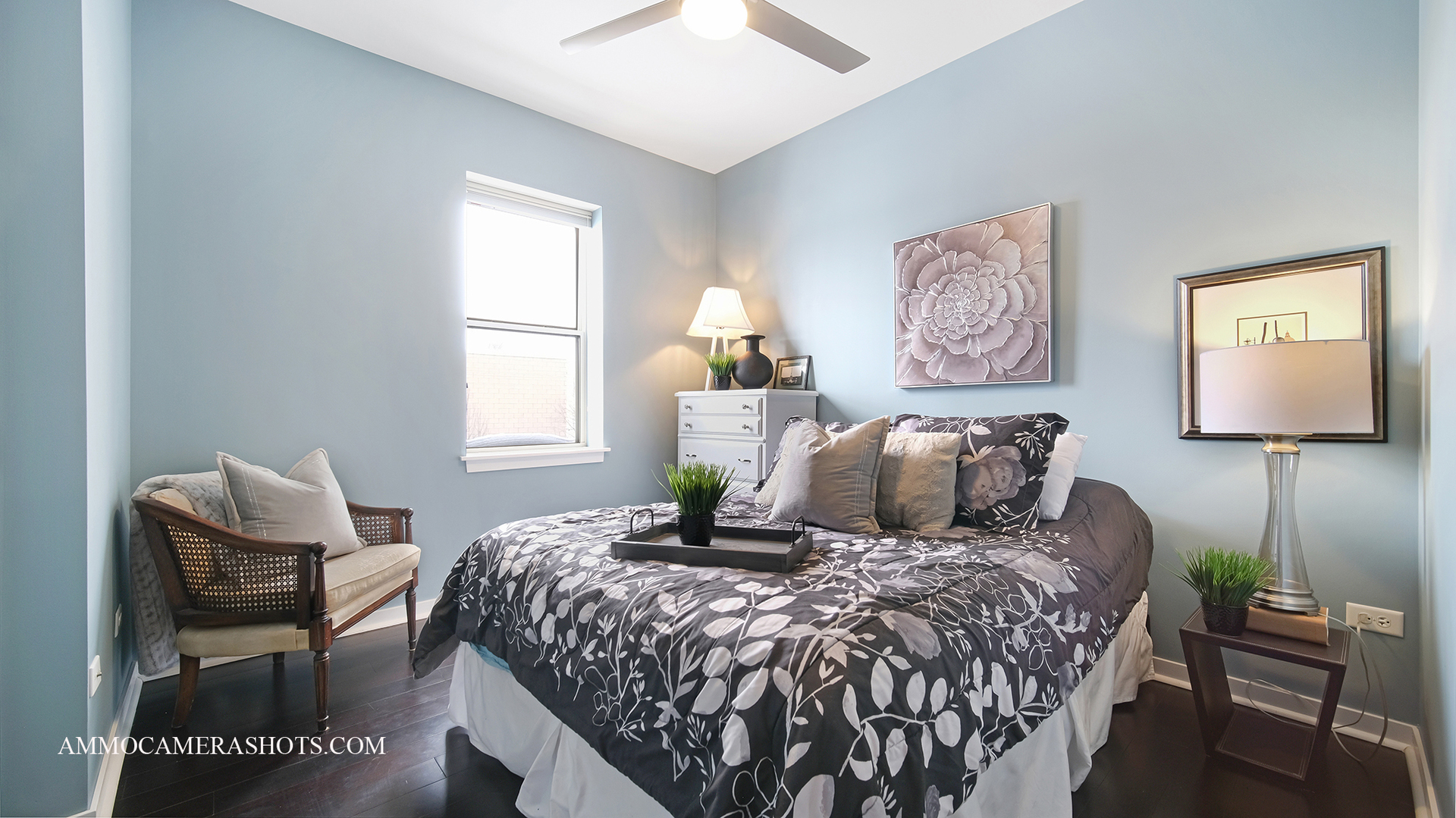 925 South Lytle Street, Unit A Chicago, IL 60607 - Photo 24 of 41 a bedroom with a bed and window
