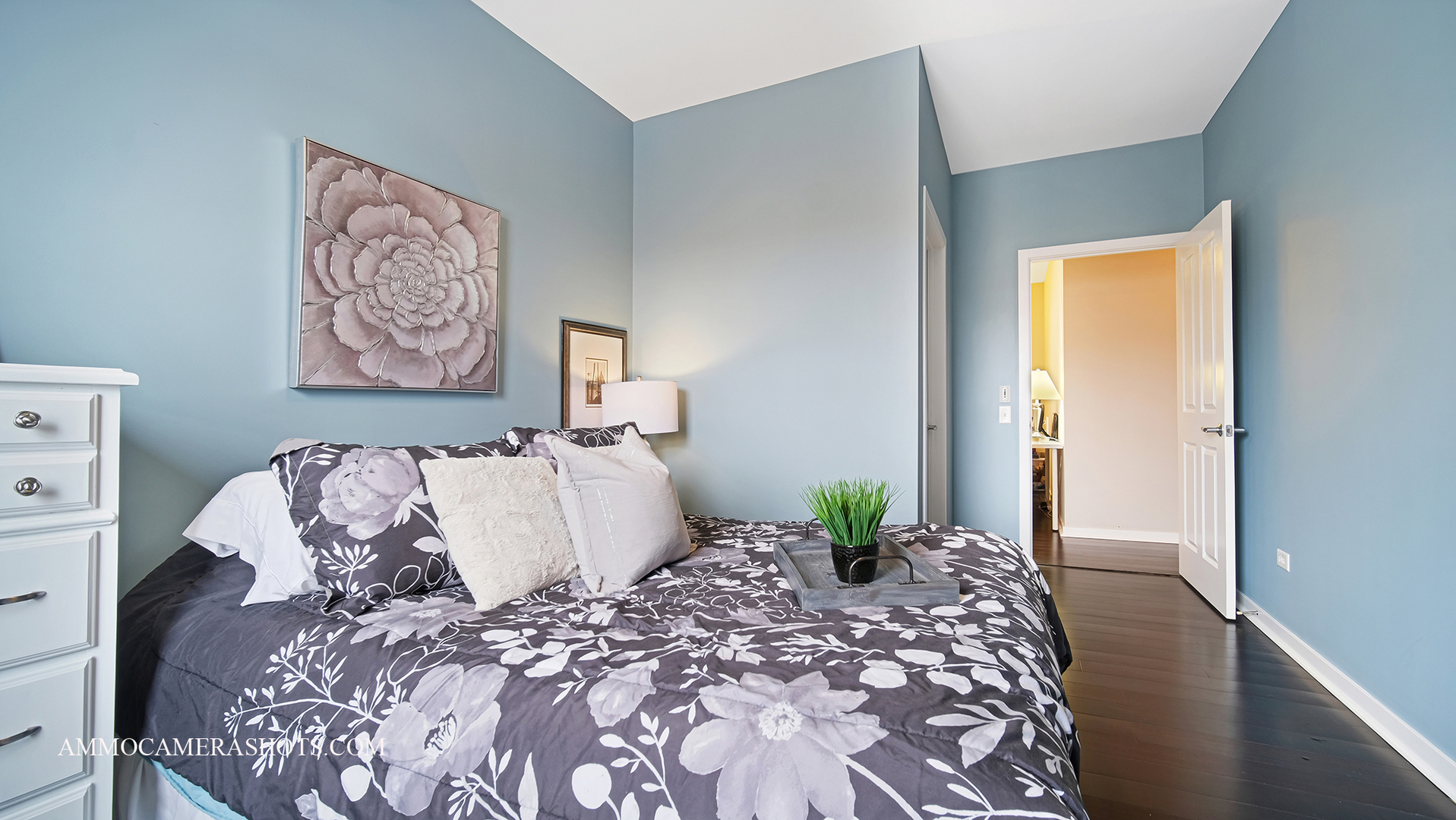 925 South Lytle Street, Unit A Chicago, IL 60607 - Photo 25 of 41 a bed sitting in a bedroom next to a window