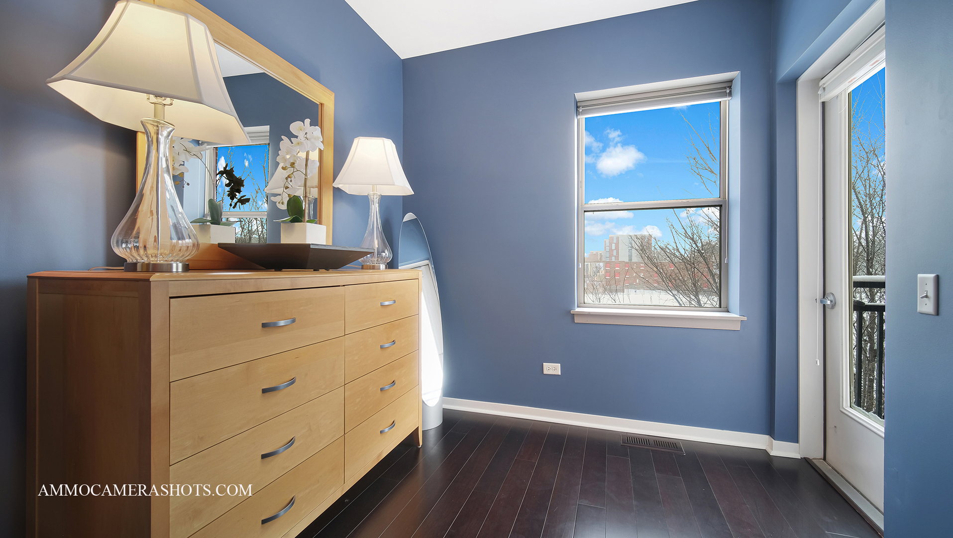 925 South Lytle Street, Unit A Chicago, IL 60607 - Photo 33 of 41 a room with a sink and a mirror
