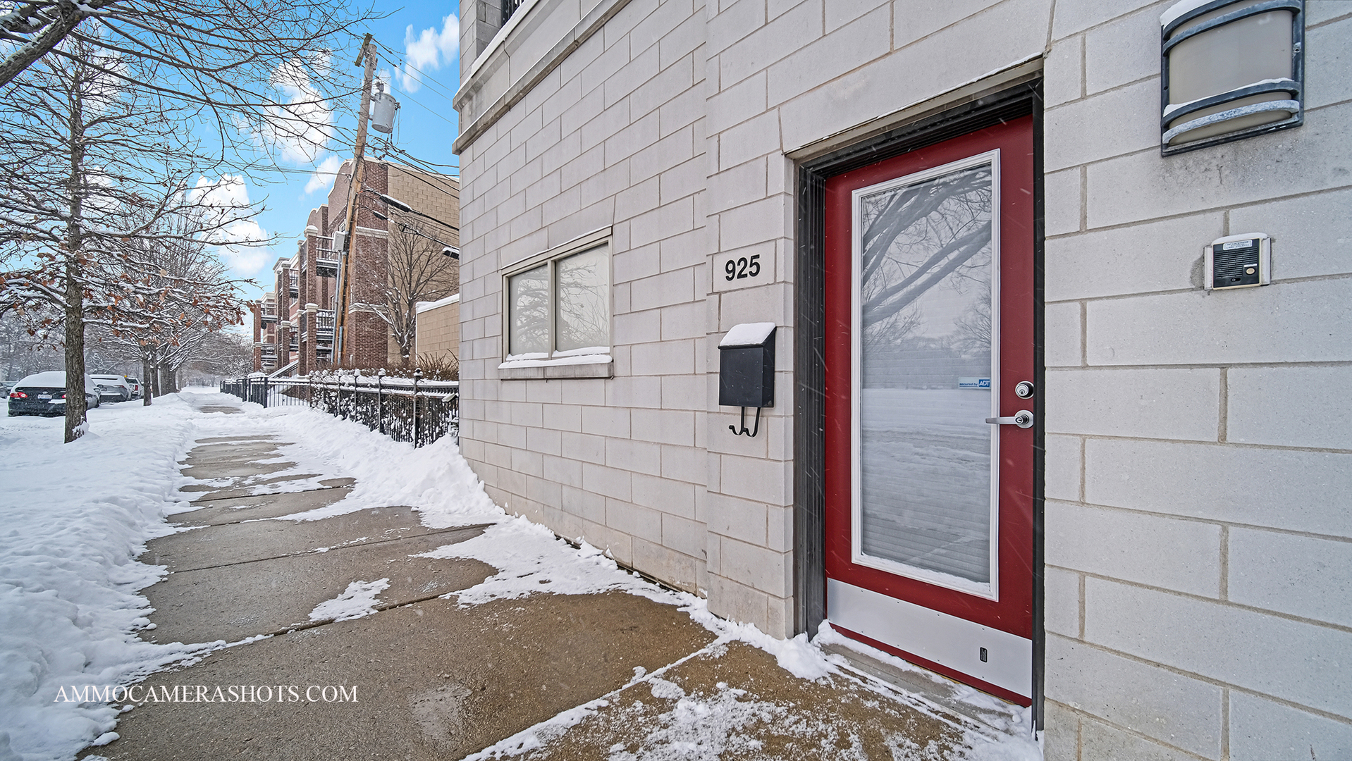 925 South Lytle Street, Unit A Chicago, IL 60607 - Photo 4 of 41 a view of a entryway door of the house