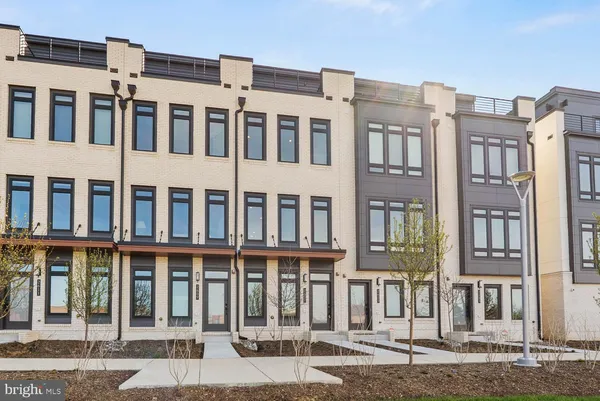 $1,100,000 | 2607 First Street Northwest, Washington, DC 20422