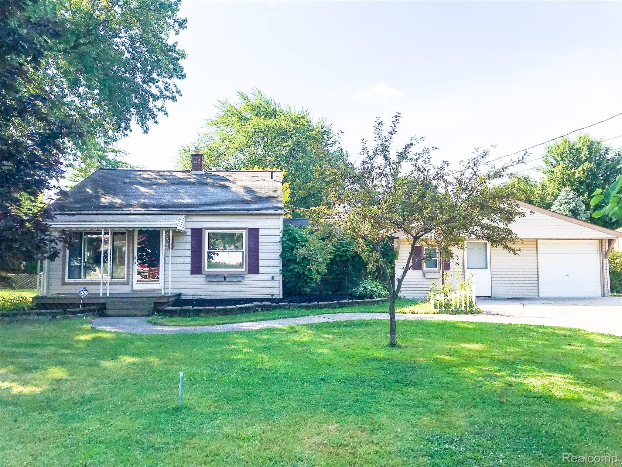2410 Chicago Road Warren, MI 48092 - Photo 2 of 23 6699EC75-40FF-4E54-ABE7-E6C5472B51E7.jpeg