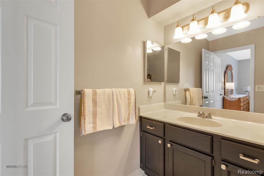 22311 Chelsea Lane Novi, MI 48167 - Photo 35 of 49