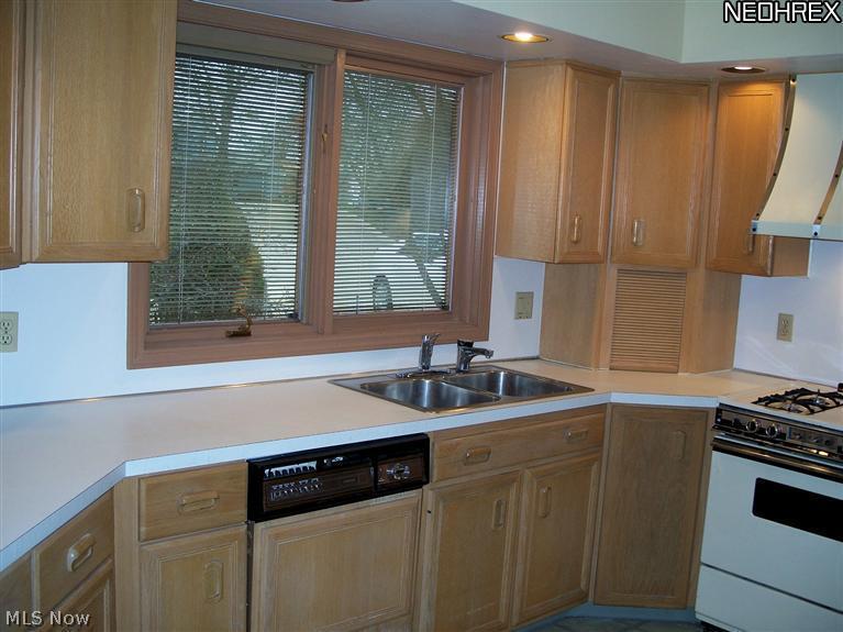 36500 Ridge Road Willoughby, OH 44094 - Photo 2 of 23 Gallery Image 2