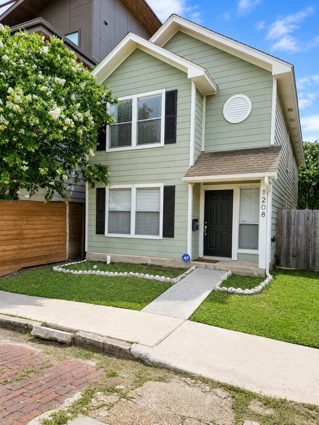1208 Andrews Street Houston, TX 77019 - Photo 1 of 10