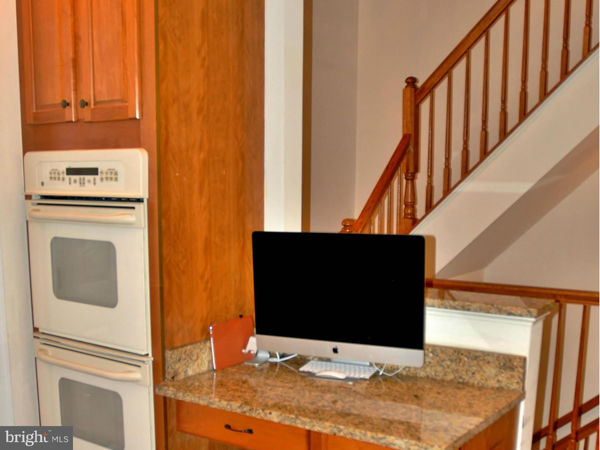 18722 Broken Oak Road Boyds, MD 20841 - Photo 12 of 30 Wall oven