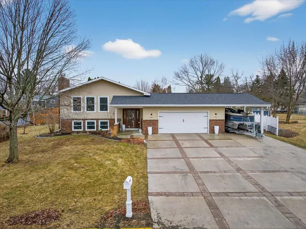 $599,900 | 102 Kensington Lane, Waunakee, WI 53597