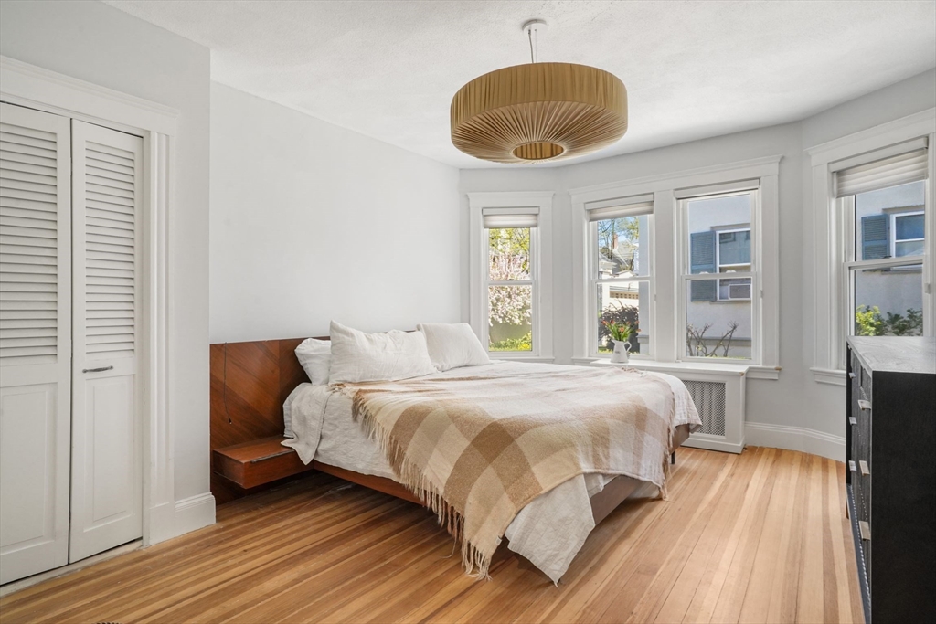 33-35 Russell Street, Unit 1 Brookline, MA 02446 - Photo 8 of 16 a bedroom with a large bed and a large window
