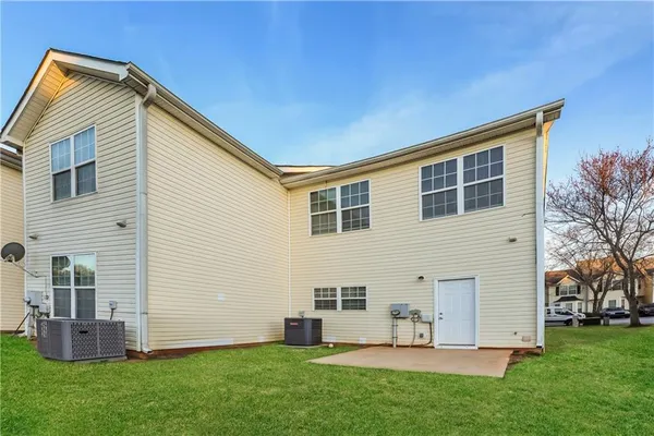 a view of outdoor space yard and porch
