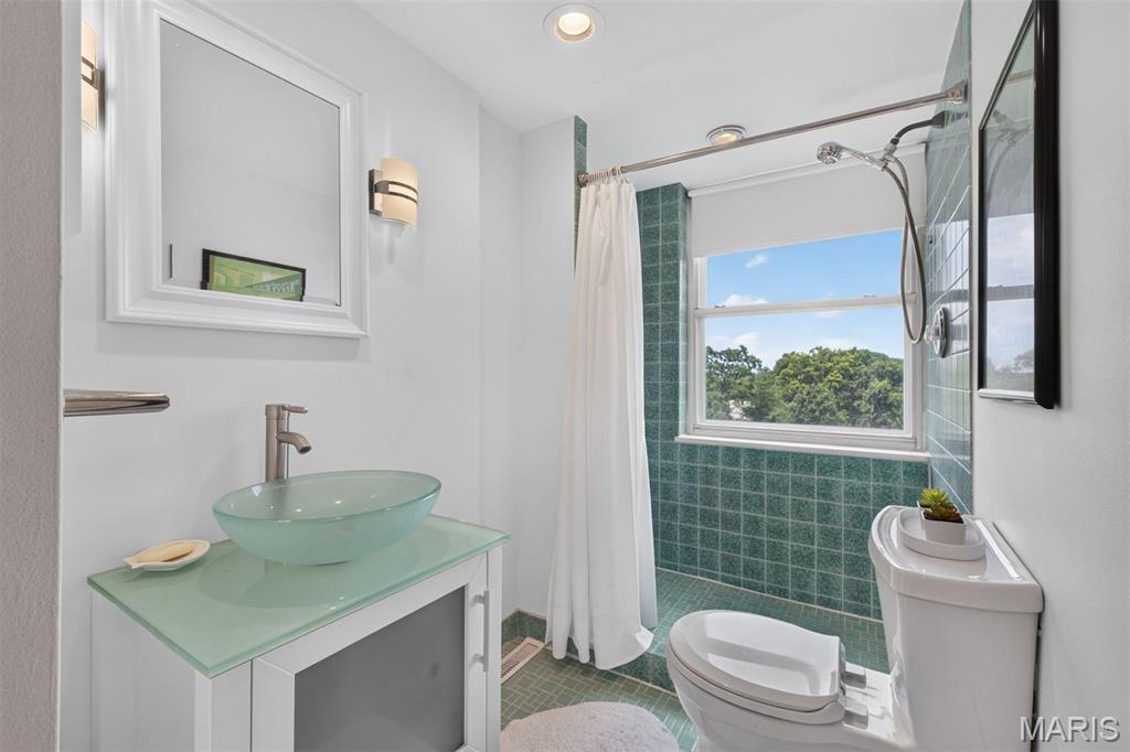 710 South Hanley Road, Unit 10A Clayton, MO 63105 - Photo 21 of 33