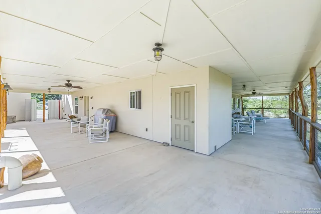 a view of a livingroom with furniture and a ceiling fan