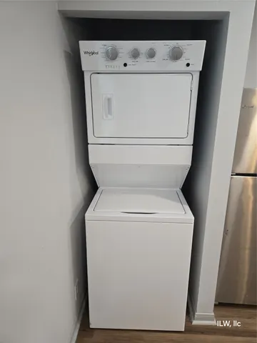a close up view of a washer and dryer