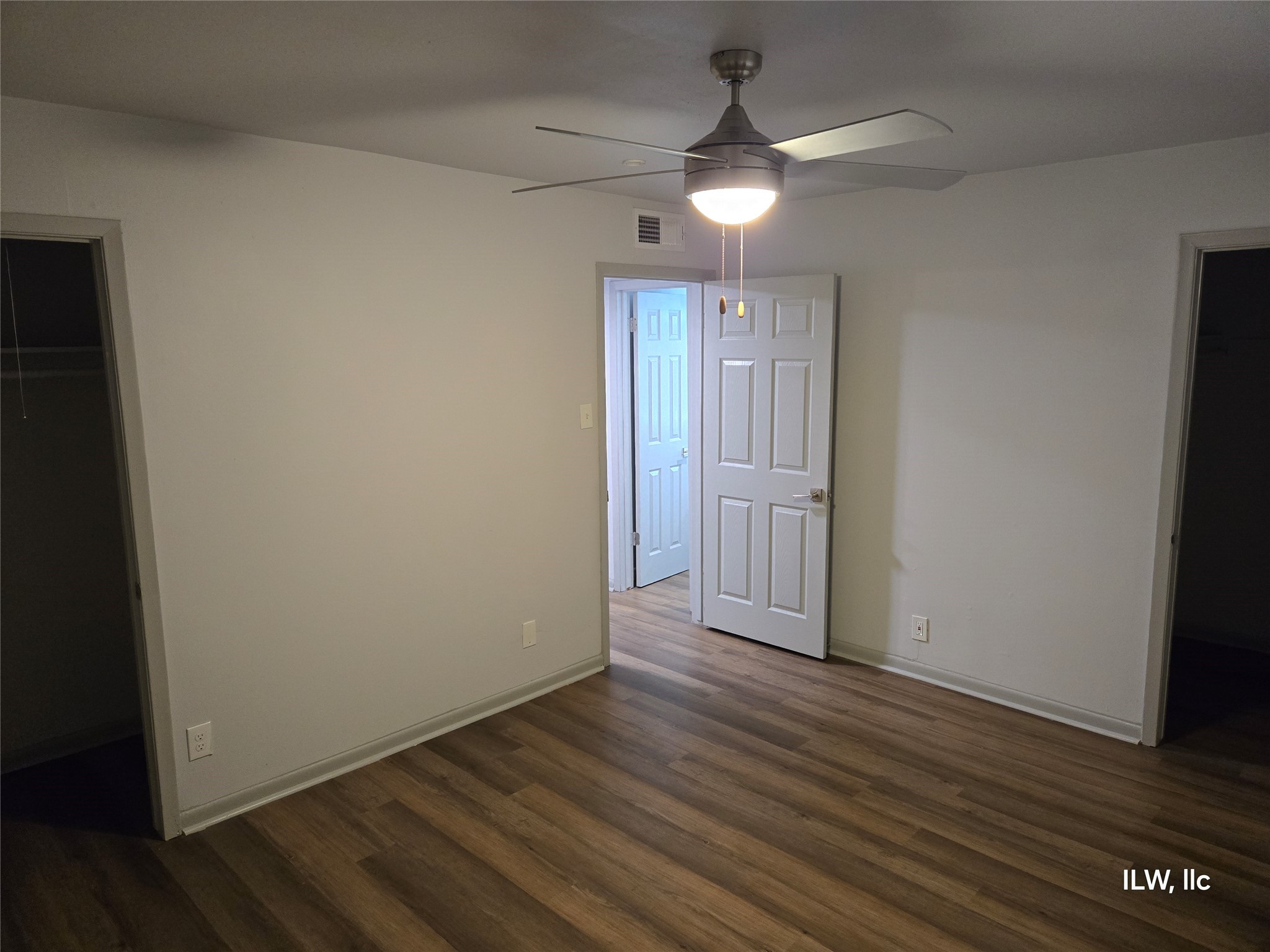 815 Harvard Street, Unit 30 Houston, TX 77007 - Photo 14 of 17 an empty room with wooden floor door and windows